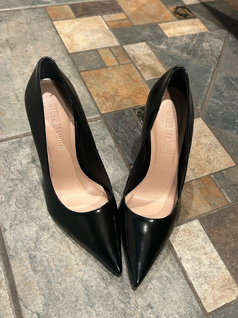 Steve Madden Black Pointed Leather heels